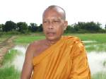“พระพยอม” ระดมแรงงานทำนาข้าวบุรีรัมย์-เลี้ยงคนชราผู้ยากไร้กว่า 300 ไร่