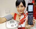NTT Docomo โชว์สองเทคโนฯใหม่ มือถือสุขภาพ-เฮดเซ็ตกดปุ่มด้วยตา