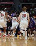 WNBA แบน 10 ผู้เล่น ‘ช็อค-สปาร์คส’ เหตุตะลุมบอน