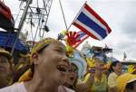 เสียงจากผู้ชุมนุม “เราจะสู้ตายเพื่อในหลวง”