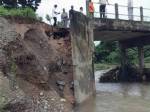 นายกเล็กเมืองจันท์รุดดูความเสียหายหลังฝนตกหนักตลอดคืน