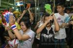 สาวมือตบเสื้อฟ้า