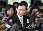 “สมชาย” ก้นร้อน เตรียมแถลงข่าวโต้ ผบ.เหล่าทัพบ่ายนี้ - “มาร์ค” แนะ 3 ทางออก