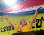 “สมศักดิ์” ย้อนเกล็ด “แม้ว” หยาม “ชนชั้นสูง” ทำมึนขอ “พระบารมี” กลับไทย