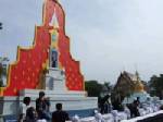 ชาวระนองพร้อมใจแต่งชุดดำถวายความอาลัยพระพี่นาง