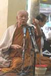 “หลวงตามหาบัว” เตือนคนไทยช่วยกันปกป้องรักษา “ในหลวง-ราชินี”
