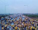 ลิ่วล้อ พปช.เฉ่งทหาร-ตร.ไร้น้ำยา พันธมิตรฯ บุกยึดเป็นว่าเล่น