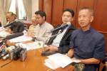 “พันธมิตร” เตือน รบ.อย่าคิดแก้ รธน.เจอไล่แน่ ต้านนายกฯ หุ่นเชิด