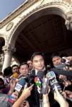 สื่อนอกทั้งชมทั้งยี้ “ครม.มาร์ค”
