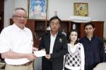 พธม.ชลบุรี มอบ ASTV 8 ล้าน ประกันขายบัตรคอนเสิร์ตการเมืองครั้งใหญ่ 17 ม.ค.