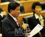 “เหลิม” บ้อท่าไล่ “มาร์ค” ไม่จนกระดาน เจอสวนกลับมาตรฐาน พธม.