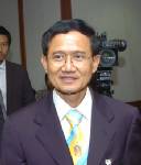 “โอฬาร” โผล่นั่งหัวโต๊ะกินข้าวร่วม “ชายกระโปรง”