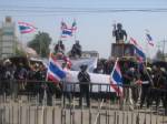 สองแถวไทยรับไม่กล้าข้ามฝั่งเข้าเมียวดีอ้างไม่ปลอดภัย-หวั่นเจอระเบิด