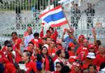 “แดงถ่อย” กลายพันธุ์สวมเสื้อขาวชุมนุมกดดันรัฐบาล