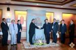 Abhisit hands over smuggled artifact to Hun Sen