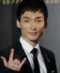"สึโยชิ คุซานางิ"โดนจับฐานแก้ผ้าในที่สาธารณะ