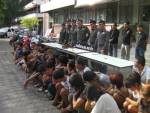 บก.น.1 ฟิตจับนักค้ายารายย่อย ยึดกระสุนปืนชุมชนมั่วสุม