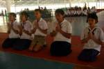 วันวิสาขบูชาคึกคัก ชาวพุทธแห่ร่วมทำบุญตักบาตร