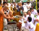 ผู้ว่าฯ สกลนครนำพุทธศาสนิกชนทำบุญถวายเป็นพระราชกุศล