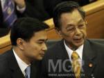 “มาร์ค” ลั่นพร้อมฟังทุกสีร่วมแก้ปัญหาชาติ ปัดซื้อเวลาแก้ รธน.