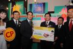 นายกฯ รับมอบบัตรซีพีเฟรชมาร์ทฯ เป็นที่ระลึกในงาน Money Expo