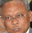 “สุเทพ” ไฟเขียว ตร.ดำเนินคดี “แม้ว” ฐานหมิ่นสถาบัน