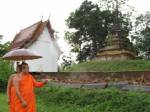 กำแพงวัดพระธาตุแช่แห้ง-อารามหลวงทรุดหวั่นพังทั้งแถบหลังฝนลงหนัก