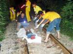 3 หนุ่มฉกรรจ์นิรนามอาศัยนอนบนรางรถไฟกลางดึก ถูกรถไฟบดขยี้ร่างเละ