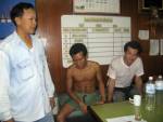 ปะ-ฉะ-ดะ โชว์จับ 2 วายร้ายกระโจน สน.หนี อ้างขอหยิบบัตร ปชช.
