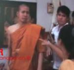ศึกวันพุ่มพวง ดูกันแบบเต็มเหนี่ยว “พระเพชร” ก้าวร้าว หรือฆราวาสอาละวาดกันแน่ !!