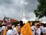 พุทธศาสนิกชนนครศรีฯ ร่วมแห่เทียนหลวงพระราชทานเข้าพรรษา พร้อมเวียนเทียนวันอาสาฬหบูชา