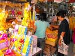 ร้านสังฆภัณฑ์ย่านบางละมุงคึกคักสวนกระแส ศก.ฝืด