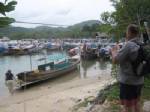 คลื่นลมแรงเรือโดยสารกระบี่หยุดบริการนักท่องเที่ยว