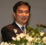 “มาร์ค” กร้าว คดี “สนธิ” ต้องไม่เจอตอ สั่ง “สุเทพ” เคลียร์ เก้าอี้ ผบ.ตร.สะเทือน