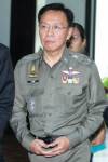 “พัชรวาท” จำศีลอยู่บ้าน กองเชียร์แห่ให้กำลังใจล้นหลาม!