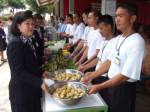 นายกเหล่ากาชาดแม่ฮ่องสอนนำคณะเลี้ยงอาหาร 523 ผู้ต้องขัวถวายแม่ของแผ่นดิน