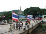 วัยรุ่นแม่สายเย้ยตำรวจ-รุมทำร้ายชิงทรัพย์หนุ่มรุ่นคาหน้าด่าน ตม.