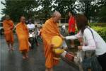 ชาวตราดทำบุญตักบาตรวันที่ 9 เดือน 9 ปี 2009