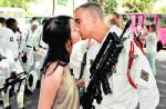 สาวไต้หวันไฟแรงสูงทำสถิติจูบชาย 100 นาย