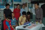 จับ 4 หนุ่มเช่าหอขายยาบ้ามอมเมา นศ.ในมหาสารคาม