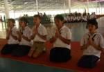 ชาวสารคามตักบาตรข้าวเหนียวถวายพระราชกุศลพ่อแห่งแผ่นดิน