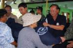 มูลนิธิเพื่อนพึ่ง (ภาฯ) มอบถุงพระราชทานช่วยเหยื่อน้ำท่วมตาก