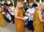 “ชาวตำบลบ้านบาน” ภาวนาขอพร “ในหลวง” หายประชวร