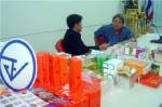 จับเครื่องสำอางปลอมร้านใหญ่กลางกรุง ยึดครึ่งล้าน!
