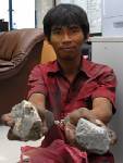 หนุ่มเพี้ยน! ดักปาหินใส่เก๋งระบายแค้น อ้างถูกสาวหักอก