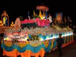 ชาวสกลนครปลื้มปิติล้นเกล้าพระราชทานพระประทีป-กระทง