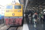 รถไฟสายใต้ 2 ขบวนเกิดปัญหาระหว่างทาง สร้างความเดือดร้อนแก่ ปชช.กว่า 200 คน