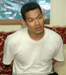 ตร.ตามรวบพ่อค้ายายิงแมงดาริมกำแพงสวนลุมฯ ร่างพรุน
