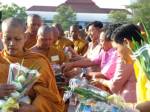 จันทบุรีทำบุญตักบาตรถวายเป็นพระราชกุศล 5 ธันวามหาราช