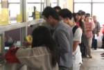ประชาชนต่อทะเบียน เสียภาษี ทำใบขับขี่ แน่นขนส่งก่อนเดินทางปีใหม่